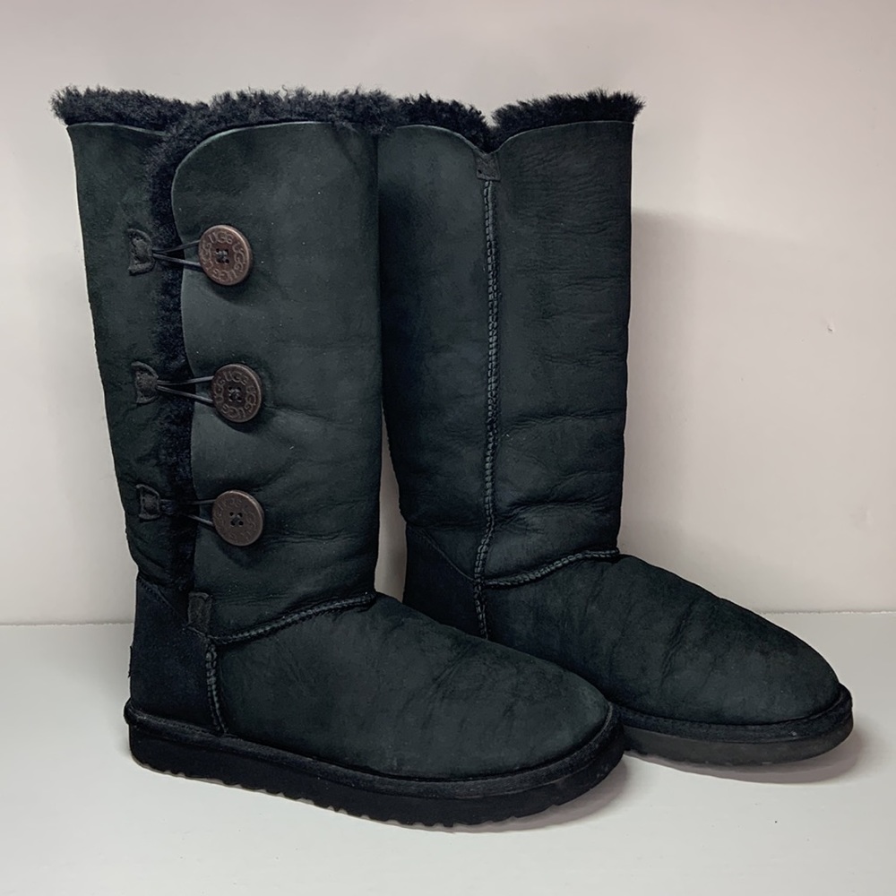 Ugg Black Bailey Button Triplet Boot size 9